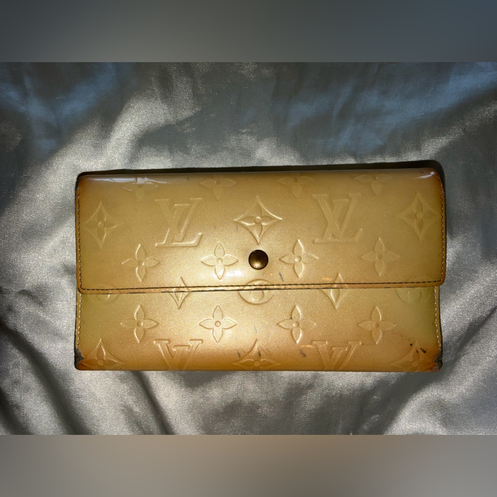 Louis Vuitton Rare Vernis Sarah Wallet